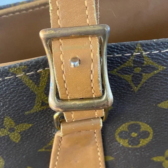 Louis Vuitton Monogram Bucket Shoulder Bag w/COA and Dust Bag - Picture 6 of 12